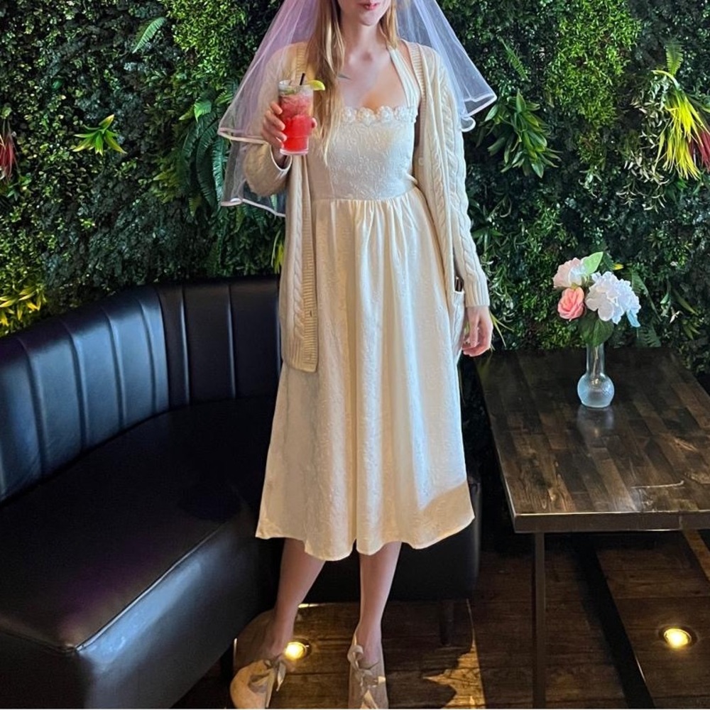 Elegant White Dress - Picture 5 of 5